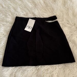 Zara Women's Elegant Black Mini Skirt